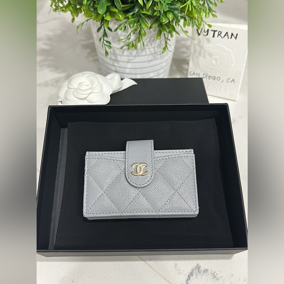 CHANEL Accessories - CHANEL 23B Snappy Card Holder in Light Gray Caviar